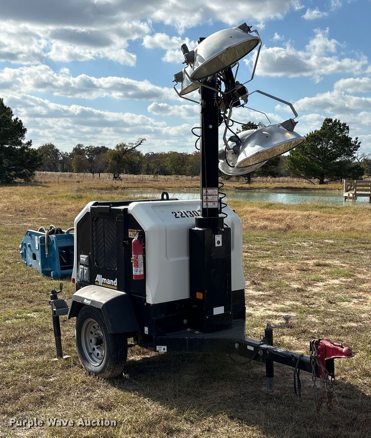 image for item EA7749 2019 Allmand Night Lite V Series NLV light plant