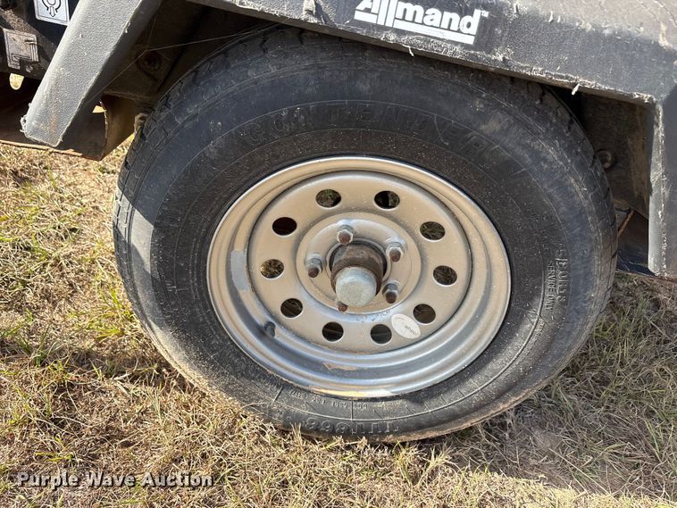 image for item EA7749 2019 Allmand Night Lite V Series NLV light plant