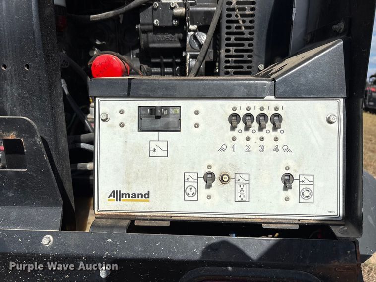 image for item EA7750 2019 Allmand Night Light V-Series NLV light plant