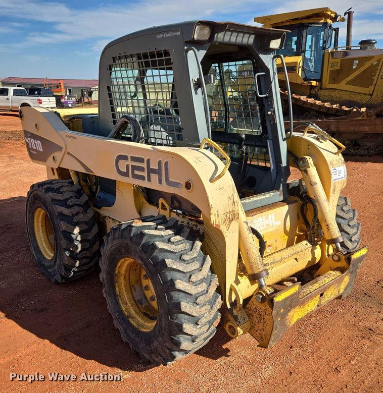 MINI CARGADOR SOBRE RUEDAS 2005 GEHL 7810