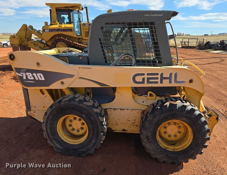 MINI CARGADOR SOBRE RUEDAS 2005 GEHL 7810