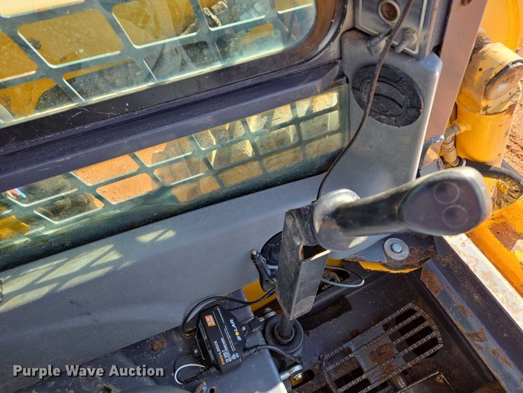 image for item EB1116 2005 Gehl 7810 skid steer loader