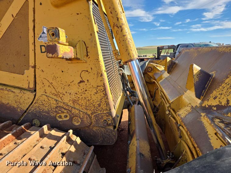 image for item EB1117 2005 Caterpillar D8T dozer