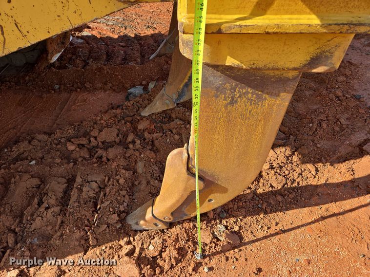 image for item EB1117 2005 Caterpillar D8T dozer