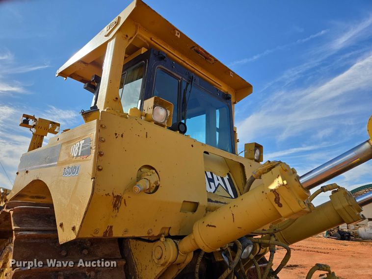 image for item EB1117 2005 Caterpillar D8T dozer
