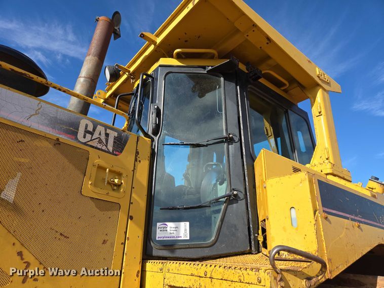 image for item EB1117 2005 Caterpillar D8T dozer