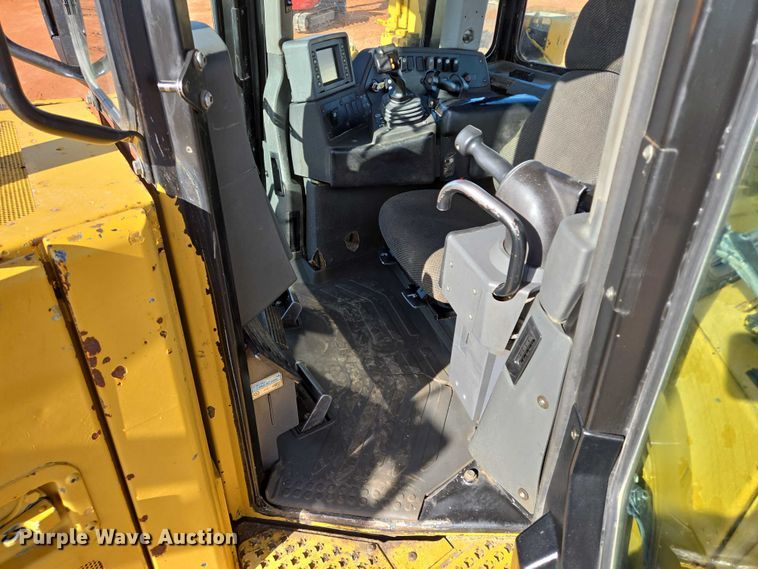 image for item EB1117 2005 Caterpillar D8T dozer