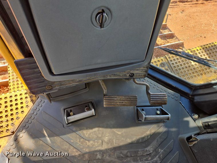 image for item EB1117 2005 Caterpillar D8T dozer