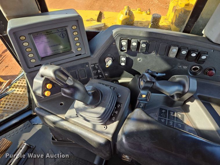 image for item EB1117 2005 Caterpillar D8T dozer