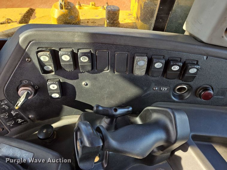 image for item EB1117 2005 Caterpillar D8T dozer