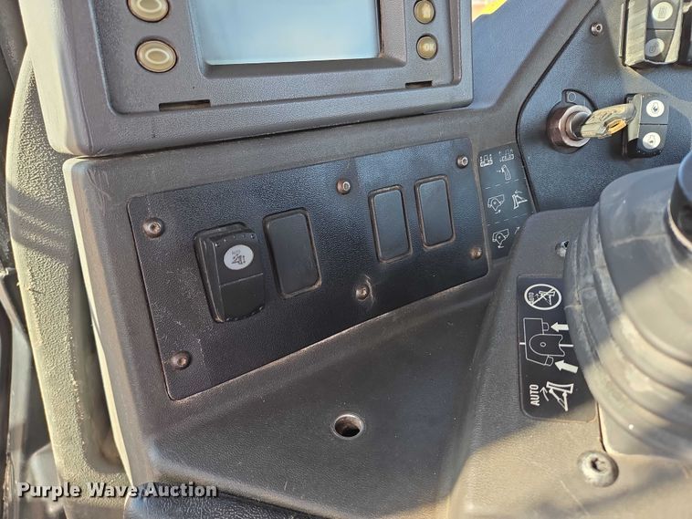 image for item EB1117 2005 Caterpillar D8T dozer