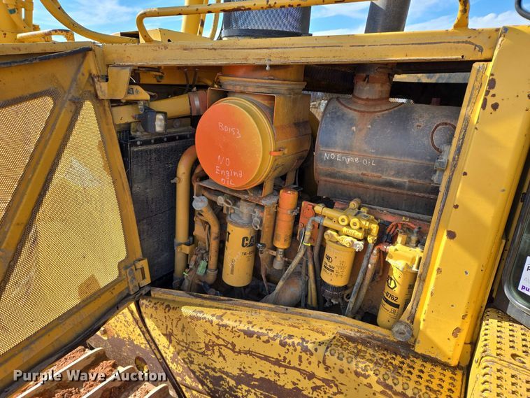 image for item EB1117 2005 Caterpillar D8T dozer