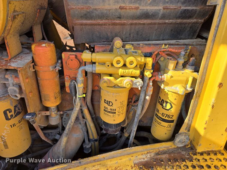 image for item EB1117 2005 Caterpillar D8T dozer