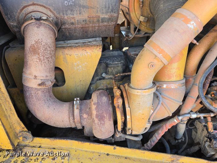 image for item EB1117 2005 Caterpillar D8T dozer