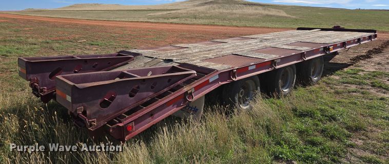 image for item EB1119 2001 X-L Specialized 50T equipment trailer