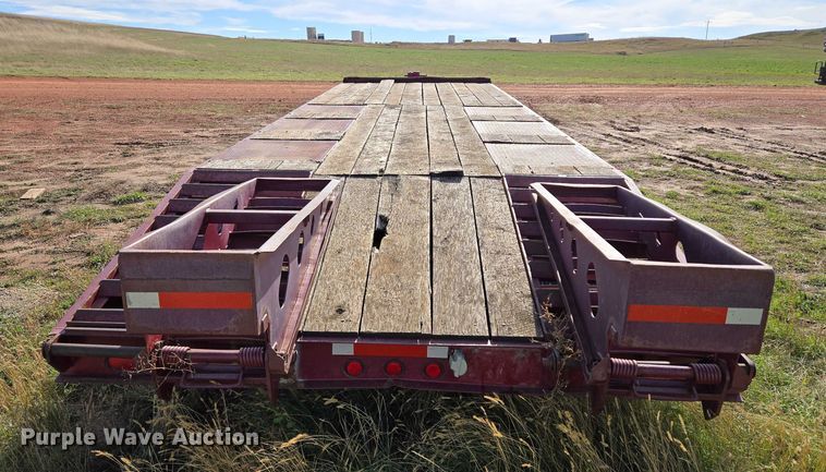 image for item EB1119 2001 X-L Specialized 50T equipment trailer