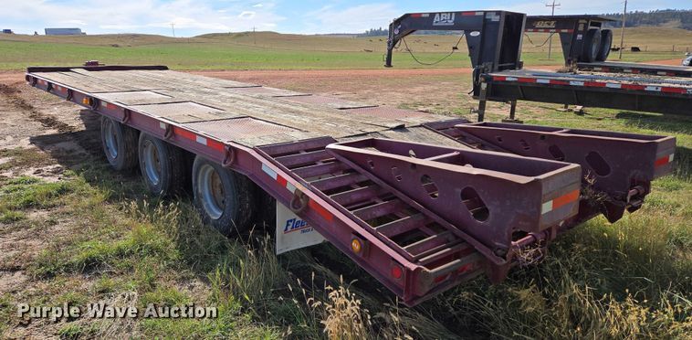 image for item EB1119 2001 X-L Specialized 50T equipment trailer