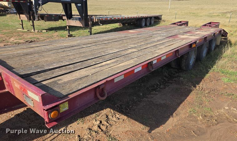 image for item EB1119 2001 X-L Specialized 50T equipment trailer