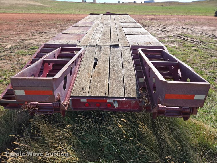 image for item EB1119 2001 X-L Specialized 50T equipment trailer