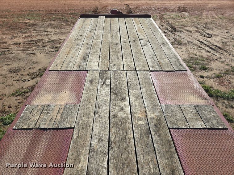 image for item EB1119 2001 X-L Specialized 50T equipment trailer