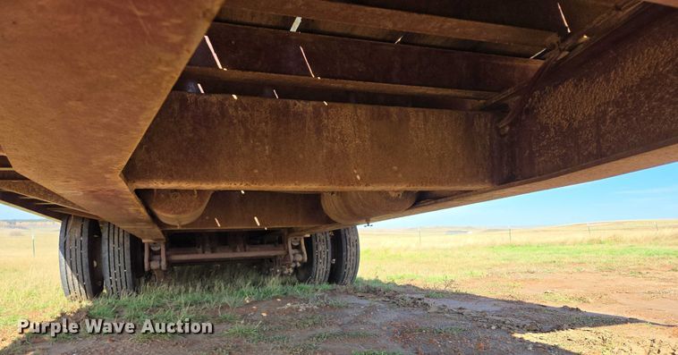 image for item EB1119 2001 X-L Specialized 50T equipment trailer