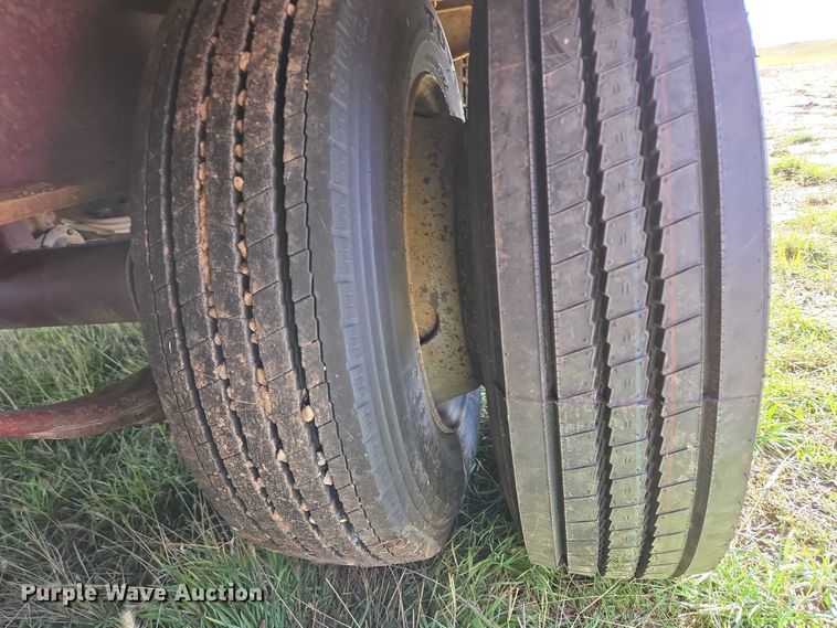 image for item EB1119 2001 X-L Specialized 50T equipment trailer