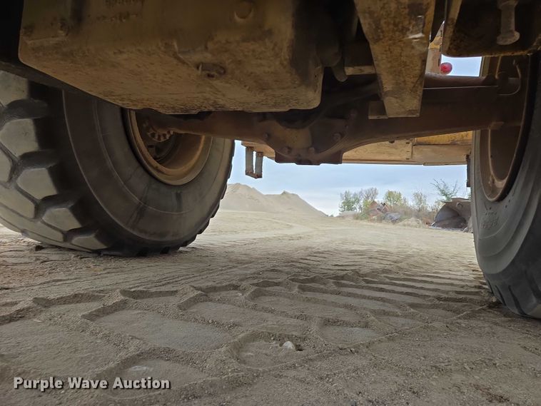 image for item EB1129 1985 Caterpillar 966D wheel loader