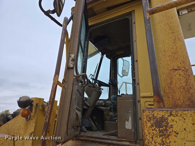image for item EB1129 1985 Caterpillar 966D wheel loader