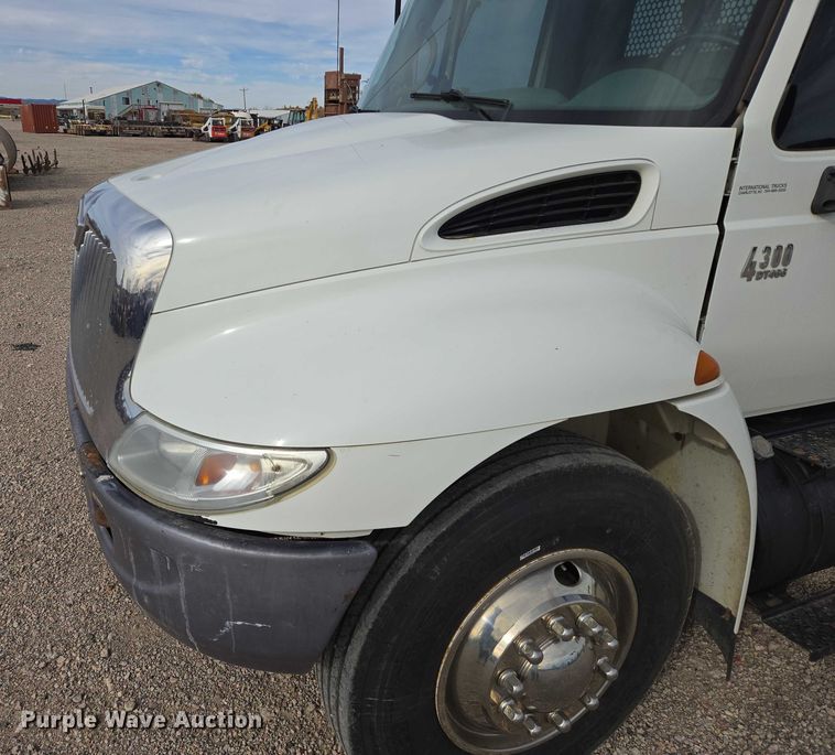 image for item EB1132 2006 International 4300 utility / service truck
