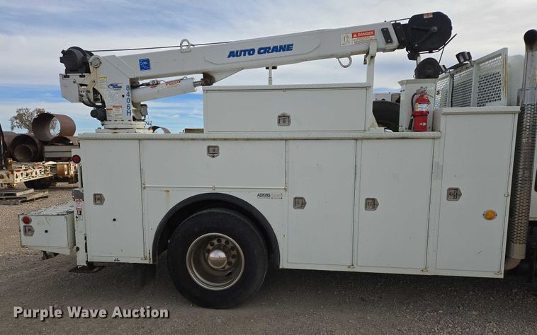 image for item EB1132 2006 International 4300 utility / service truck