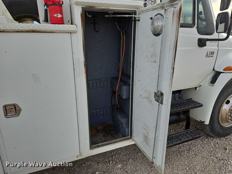 image for item EB1132 2006 International 4300 utility / service truck