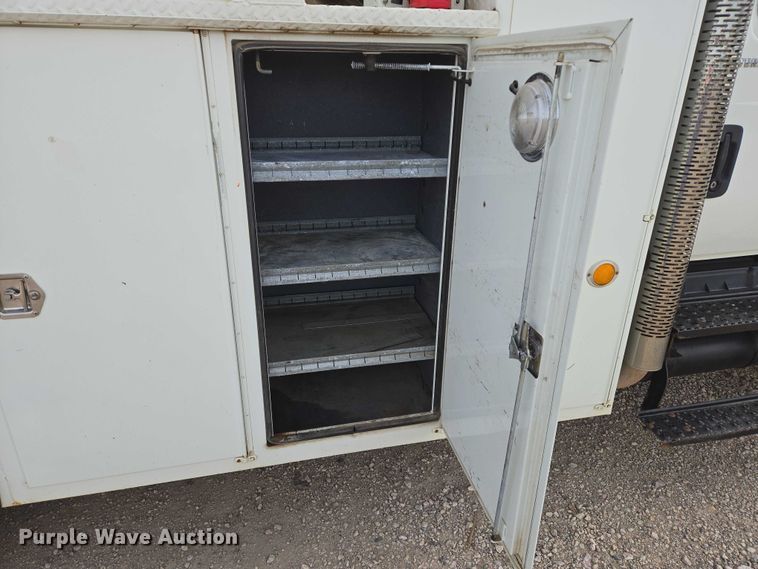 image for item EB1132 2006 International 4300 utility / service truck