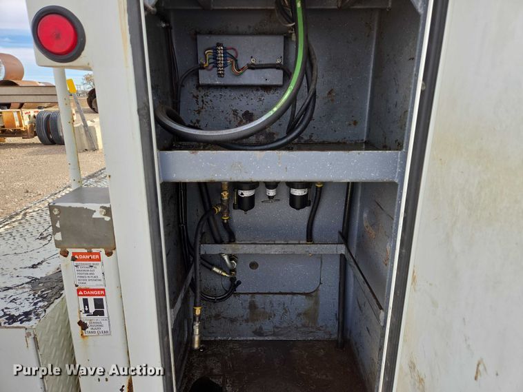 image for item EB1132 2006 International 4300 utility / service truck