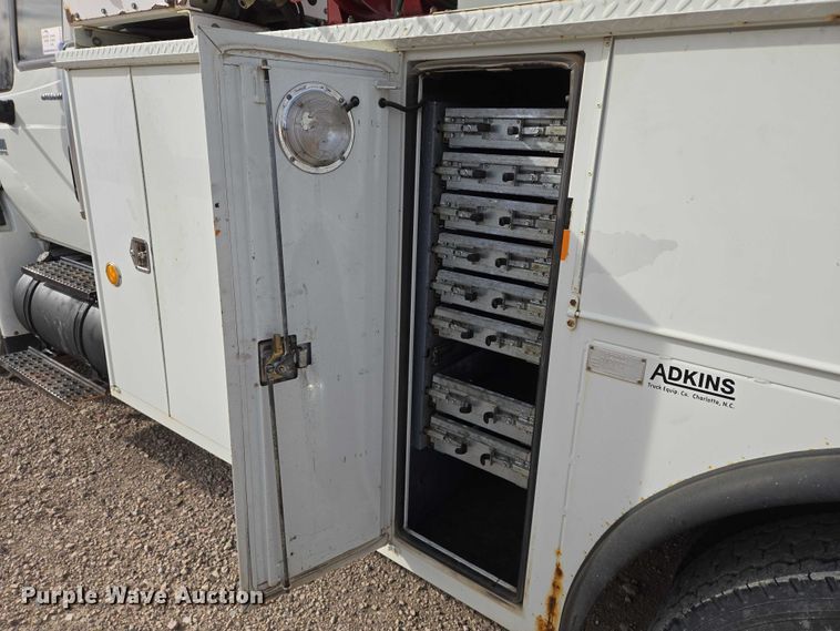 image for item EB1132 2006 International 4300 utility / service truck