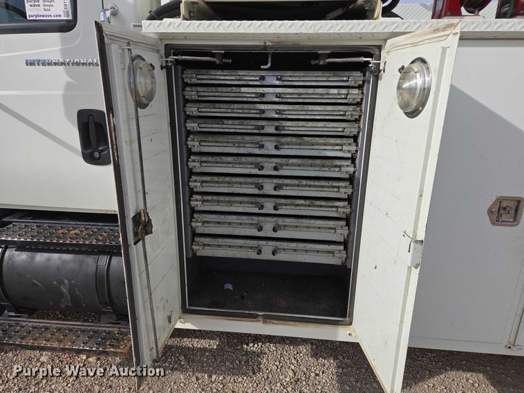 image for item EB1132 2006 International 4300 utility / service truck