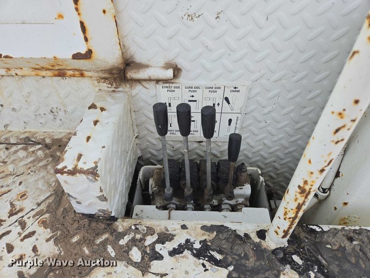 image for item EB1132 2006 International 4300 utility / service truck