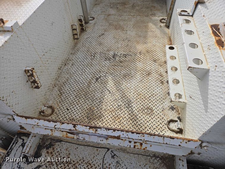 image for item EB1132 2006 International 4300 utility / service truck