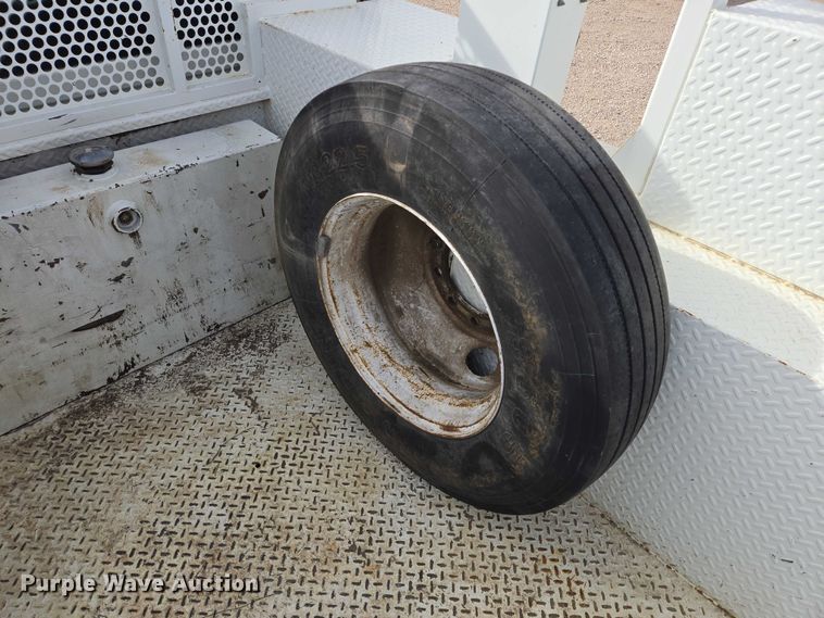 image for item EB1132 2006 International 4300 utility / service truck