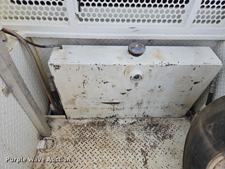 image for item EB1132 2006 International 4300 utility / service truck