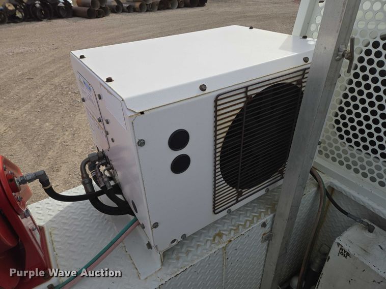 image for item EB1132 2006 International 4300 utility / service truck