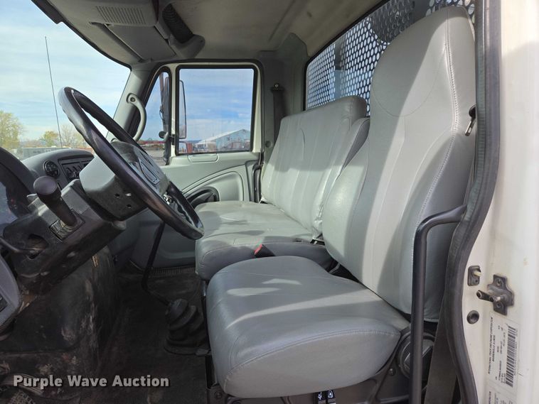 image for item EB1132 2006 International 4300 utility / service truck