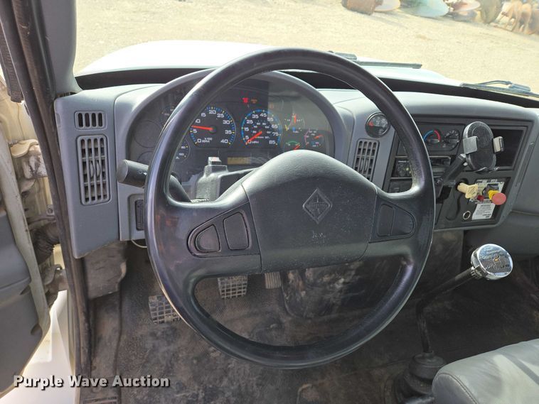 image for item EB1132 2006 International 4300 utility / service truck