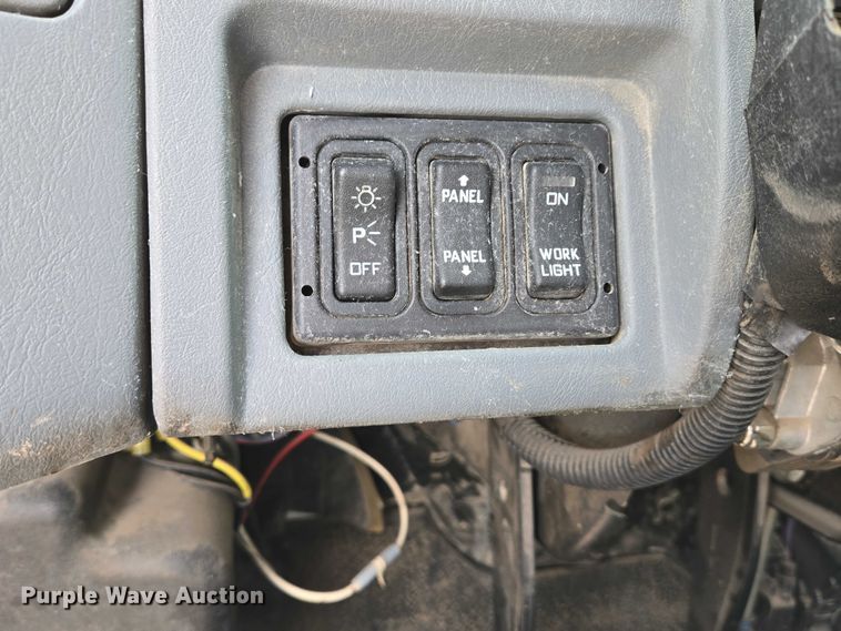 image for item EB1132 2006 International 4300 utility / service truck