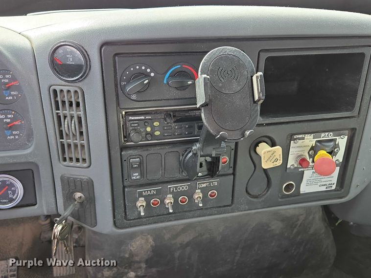 image for item EB1132 2006 International 4300 utility / service truck