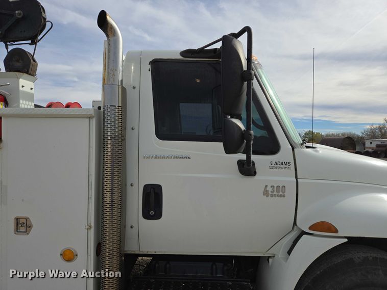 image for item EB1132 2006 International 4300 utility / service truck