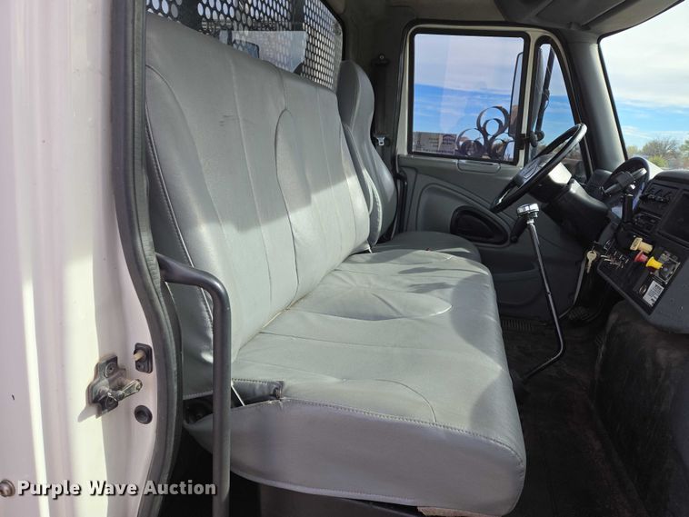 image for item EB1132 2006 International 4300 utility / service truck