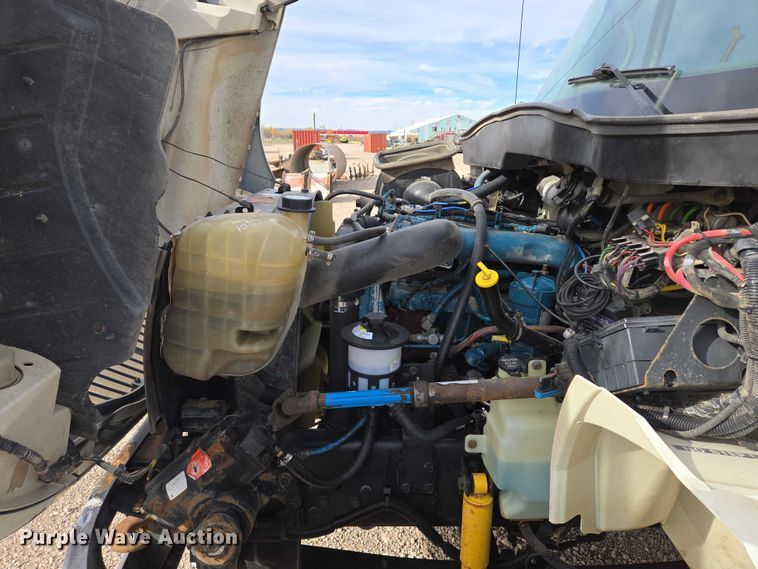 image for item EB1132 2006 International 4300 utility / service truck