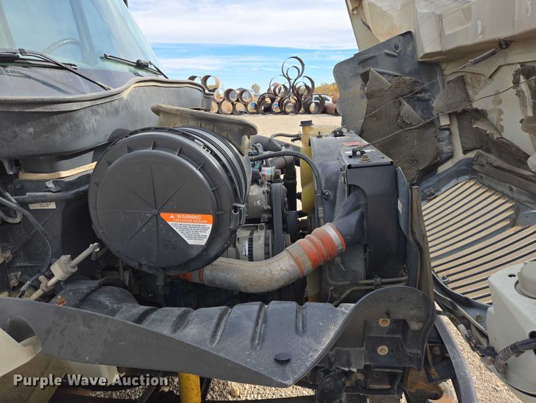 image for item EB1132 2006 International 4300 utility / service truck