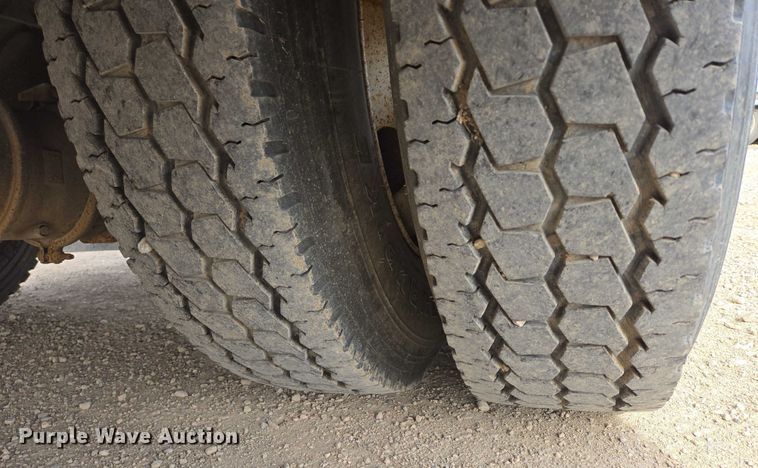 image for item EB1132 2006 International 4300 utility / service truck