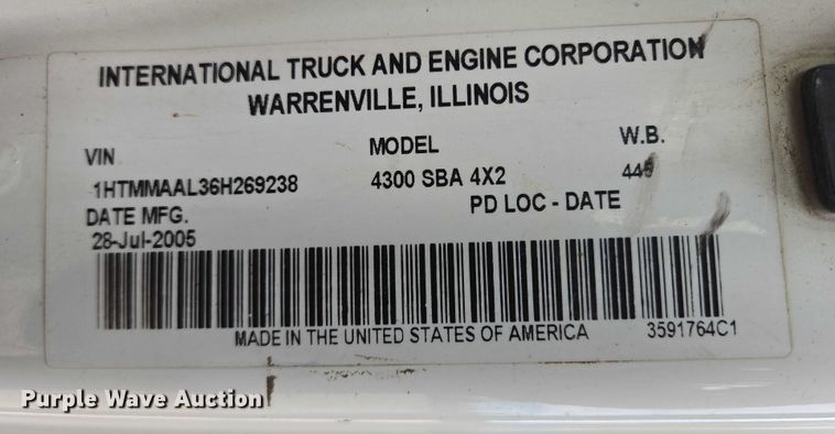 image for item EB1132 2006 International 4300 utility / service truck